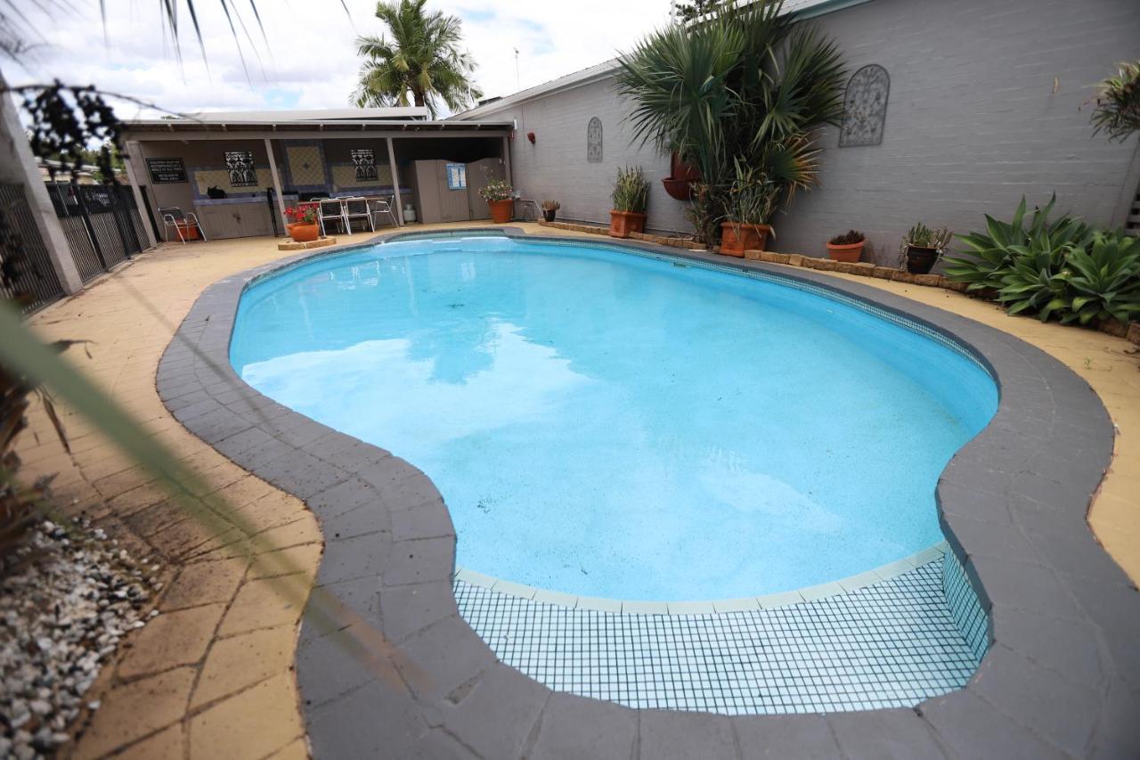 The Town House Motor Inn Goondiwindi Exterior photo